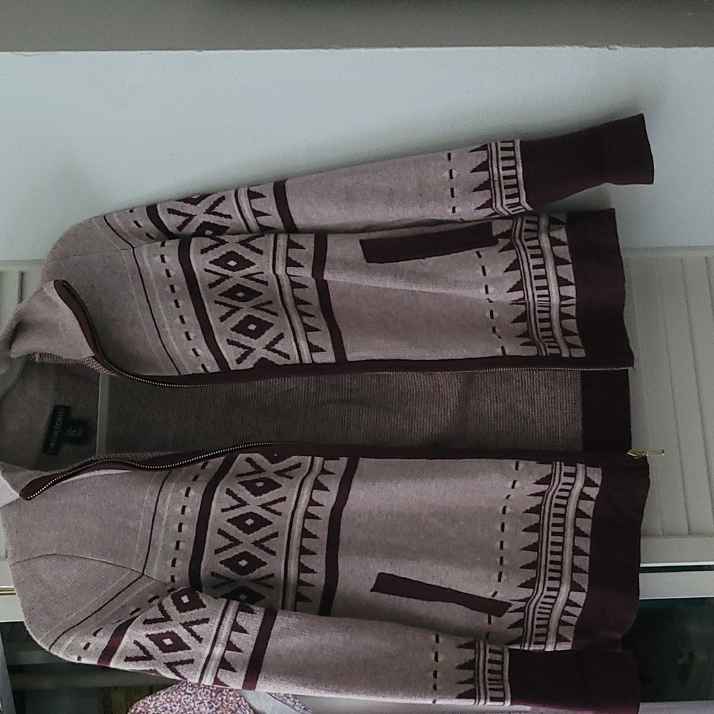 Purple and gray zipper sweater with po kets.